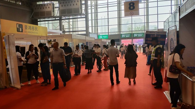 成都耐候喷绘写真：揭秘户外广告的持久魅力